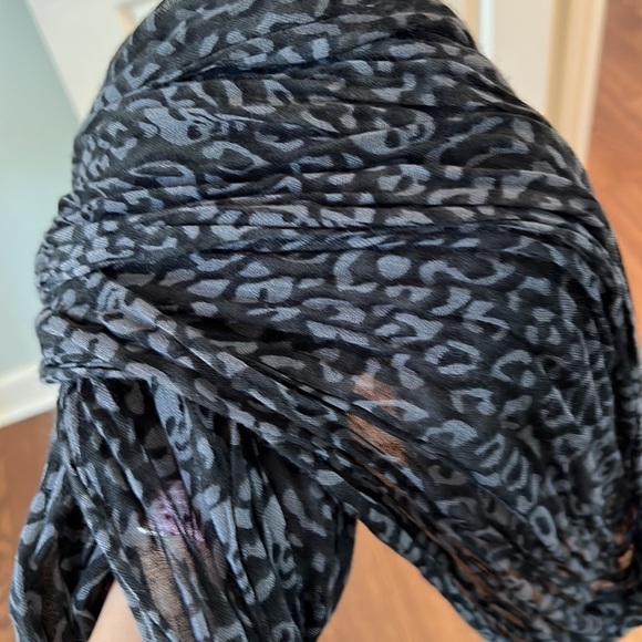 Skull Infinity Scarf - Picture 7 of 7